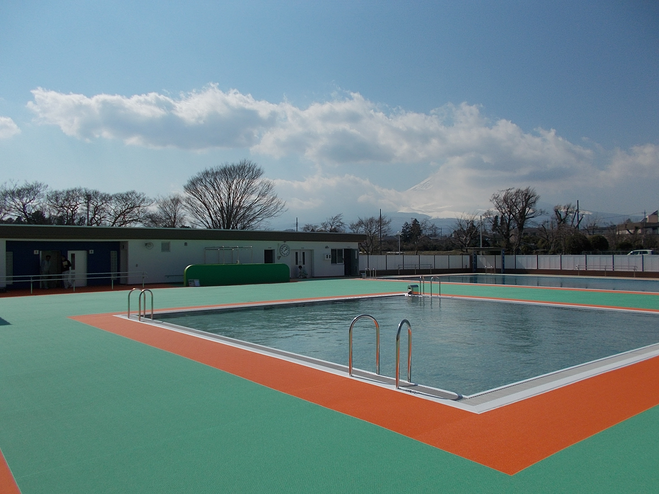 朝日小学校  プール